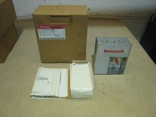 NEW Honeywell T7075B1022 S S Remote Temp Controller 24/120/240V (-20° to 200°F)