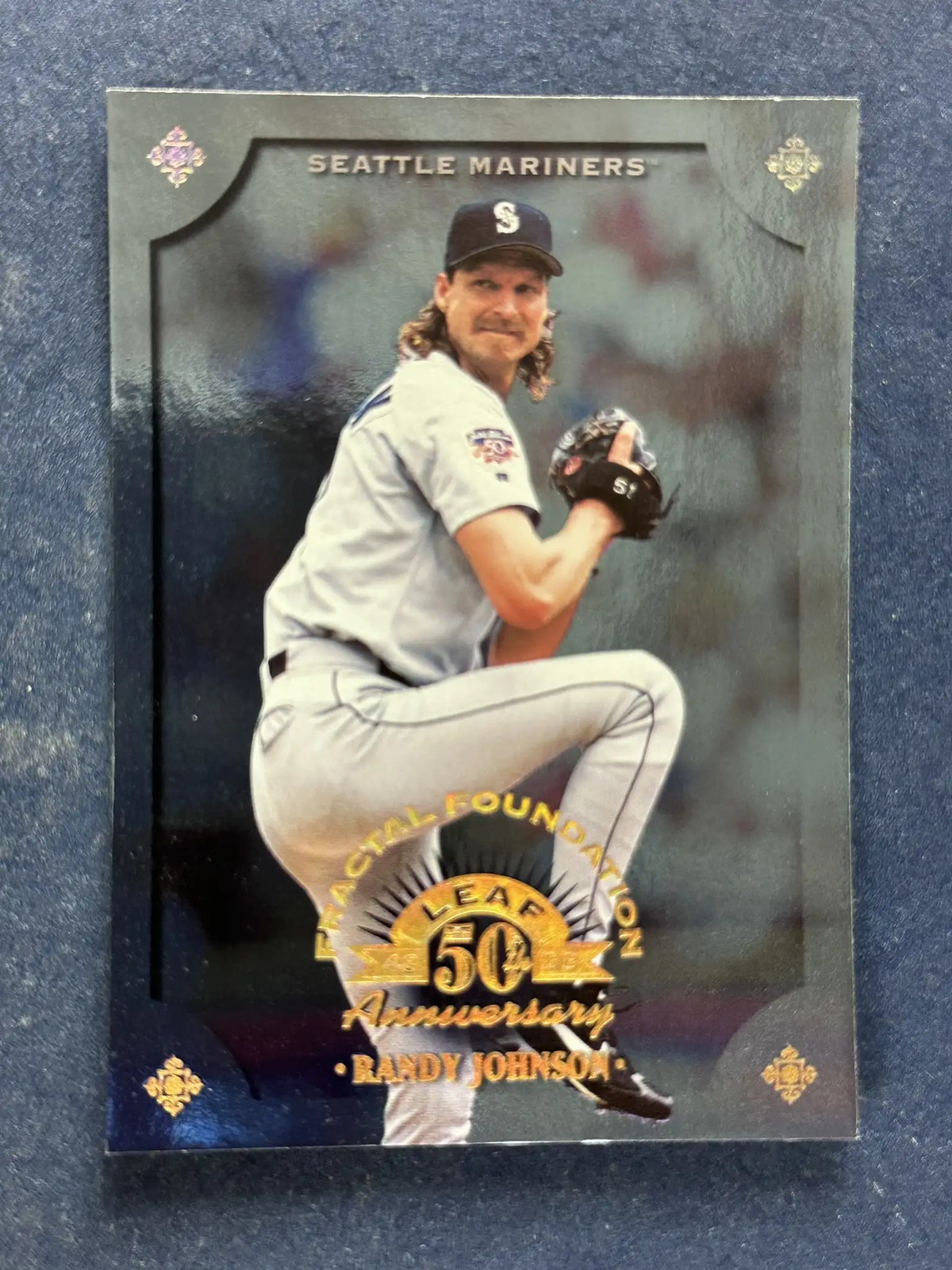 1998 Leaf Fractal Foundation #30 Randy Johnson Seattle Mariners /3999