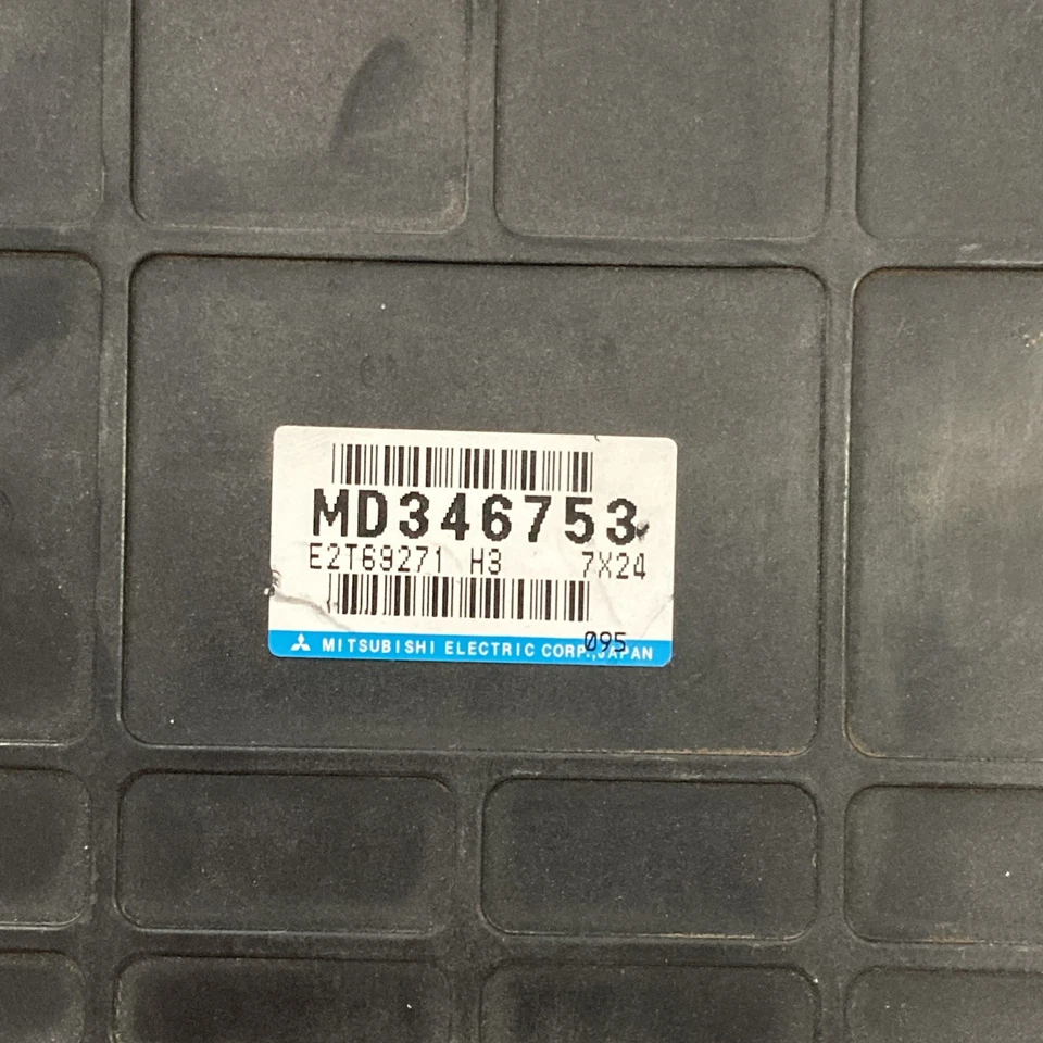 Mitsubishi Mirage 1998 ECU/ECM MD346753 (conducción a la derecha) Foto 2 de 3