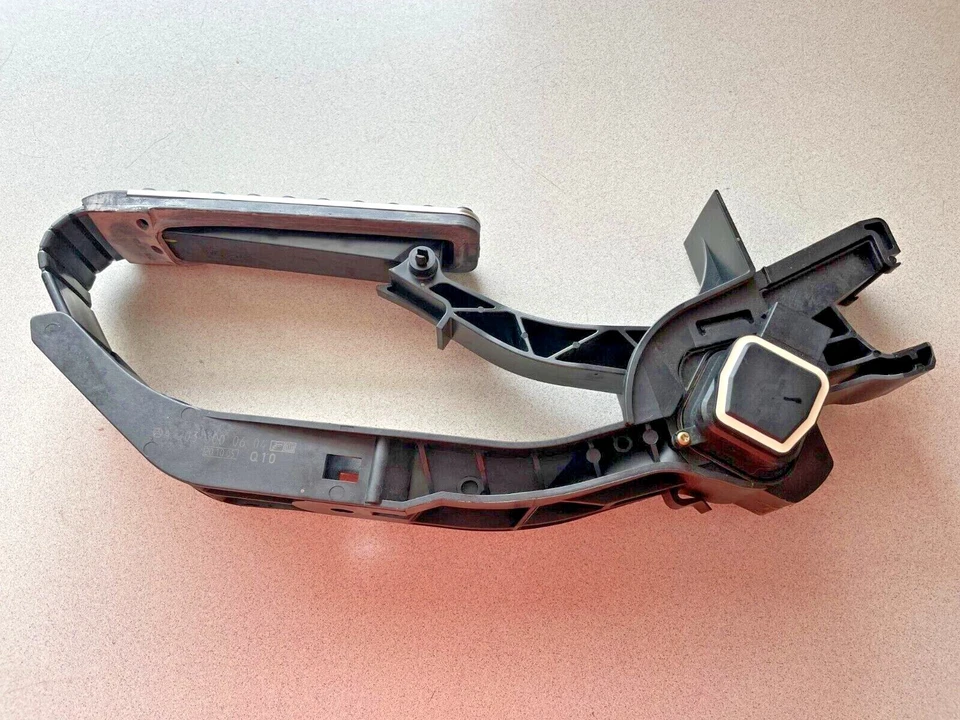 04-2010 MERCEDES-BENZ SLK280 SLK350 R171 ~ PEDAL ACELERADOR ~ A2113001604 Foto 2 de 4