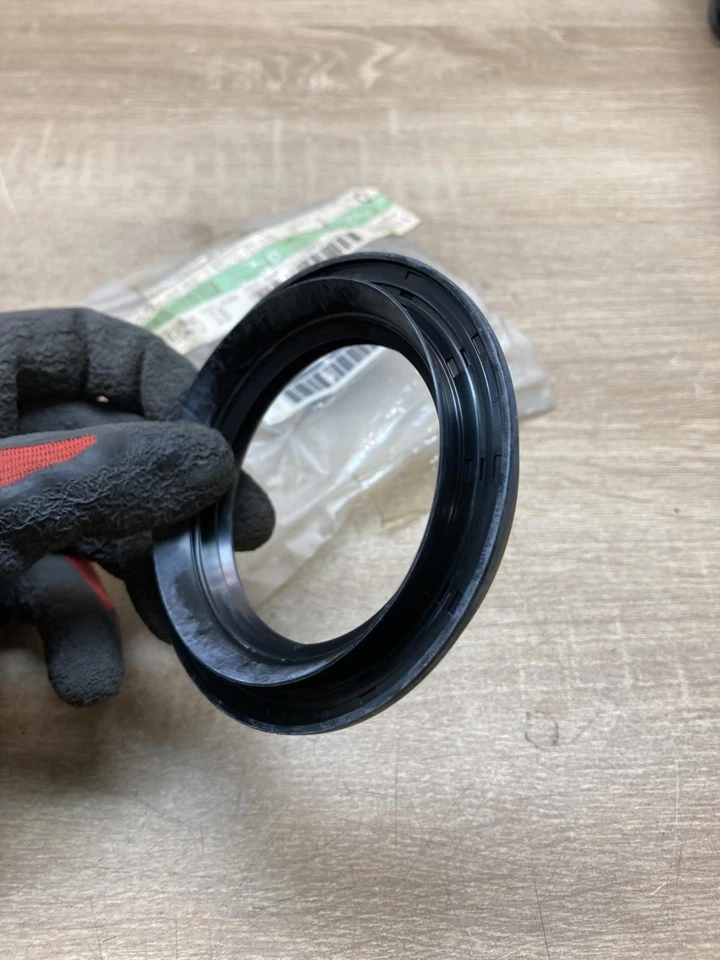 43232 01J10 4323201J10  Front wheel hub Fits for Nissan Patrol Y61 - Bild 2 von 4