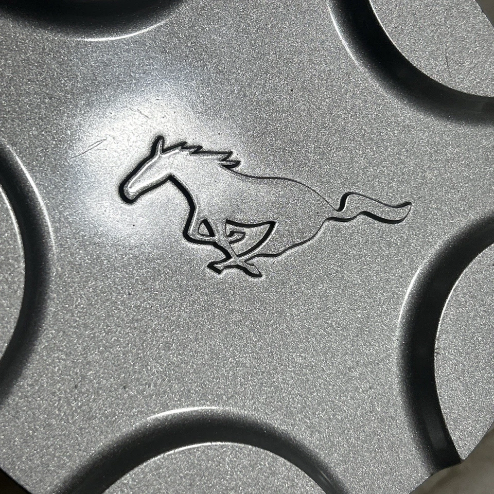 1999-2004 Ford Mustang GT Aluminum Silver Rim Wheel Center Hub Cap XR33-1A096-CB Foto 2 de 4