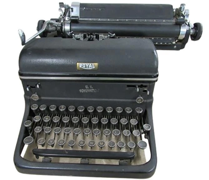 Antique Royal Typewriter In Antique Mercantile, Trade & Factory