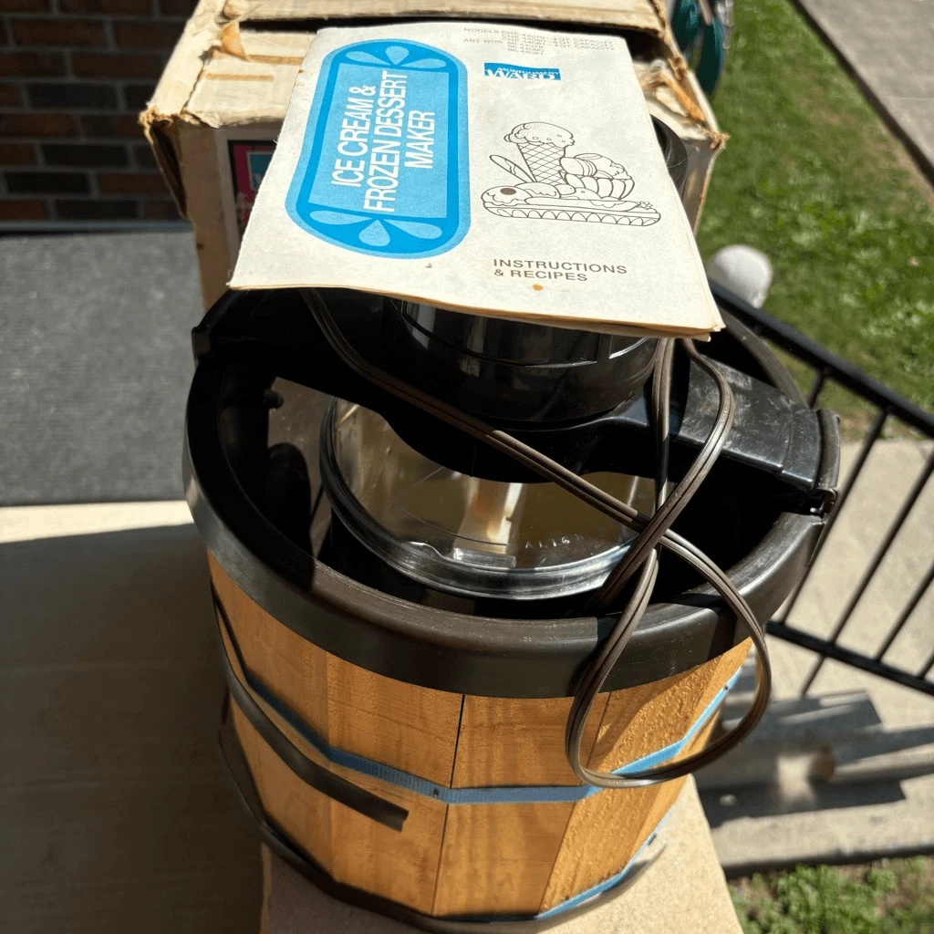 Montgomery Ward Vintage 4 Qt. Ice Cream & Frozen Dessert Maker