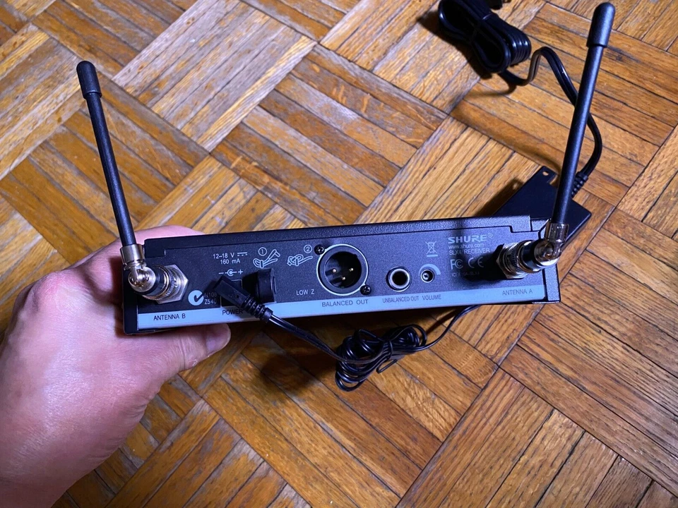 Shure SLX4 Wireless Microphone Receiver H5 or J3 - Image 3 of 3