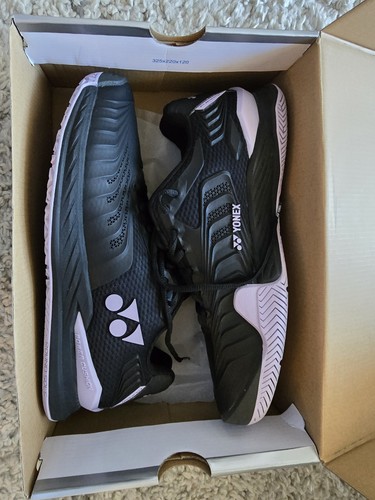 Yonex Power Cushion Eclipsion 4 Black/Purple, Size US 9.5/EU43 great condition
