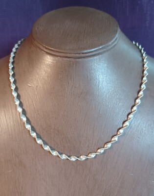 Spiral ''Herringbone Twist'' Chain Necklace. Sterling Silver Italy 18'' x 3/8'' 4.0g