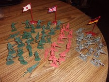 PLASTIC ARMY MEN 47 3 flags LOT - 2" tall green / orange / grey