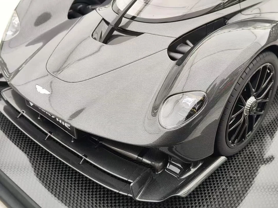 Aston Martin Valkyrie (Full Carbon Fiber) [Fronti-Art] 1:8 scale - Image 4 of 4