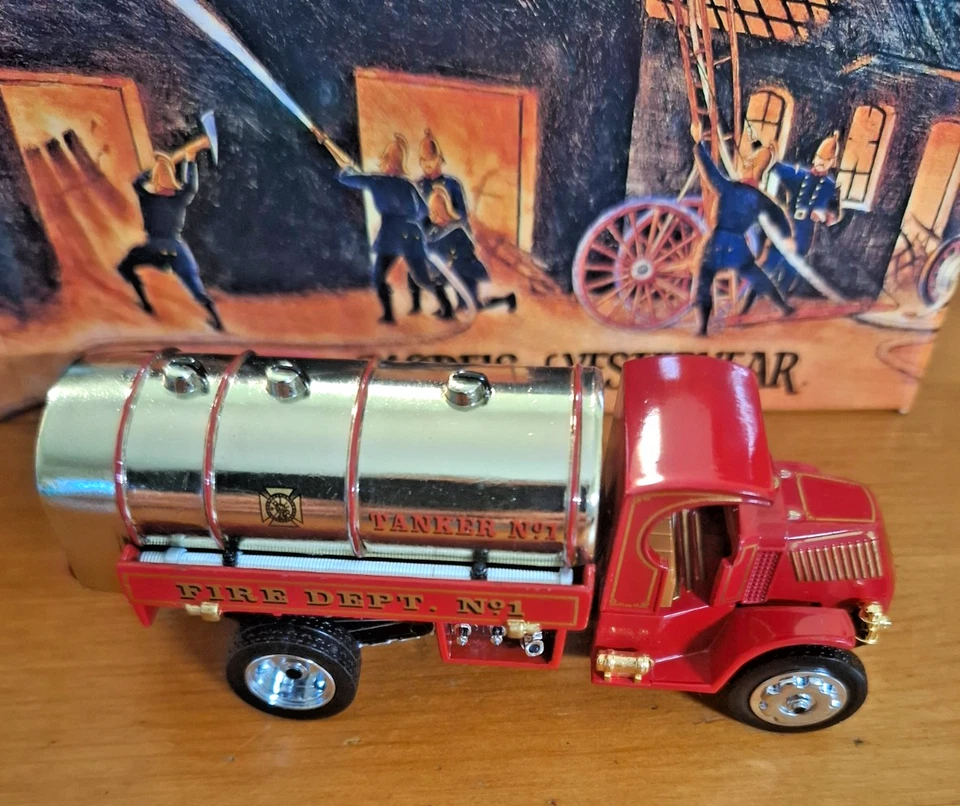 Matchbox Modell YFE11 - 1923 Mack AC Water Tanker OVP - Bild 3 von 4