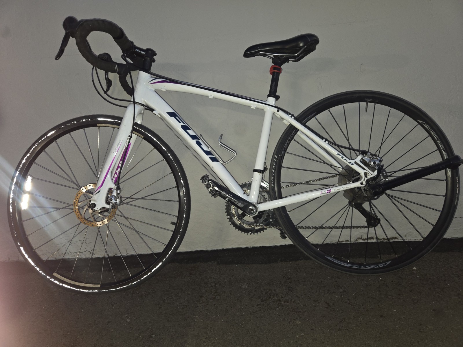(Used) Fuji Altamira 2.0 2015 Carbon Road Bike 54cm 700C 20-Speed Mech Disc 595 OBO (650.00 USD) (Used) Fuji Altamira 2.0 2015 Carbon Road Bike 54cm 700C 20-Speed Mech Disc 595 OBO (650.00 USD)