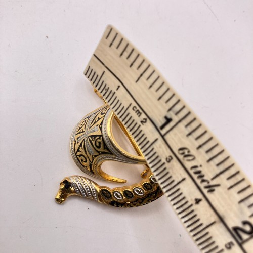 Spanish damascene brooch Royal horsehead sailing ship 4cm vtg costume jewellery - Picture 4 of 7