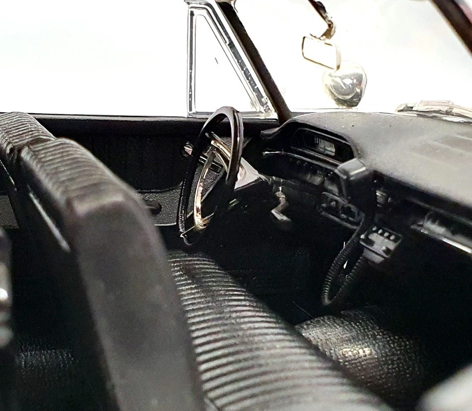 Ford Starliner 1960 escala 1/18 Ertl 32816 - Ohio State Highway Patrol - negro Foto 4 de 4