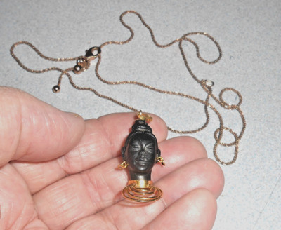 Ebony Blackmoor 18k yellow gold pendant