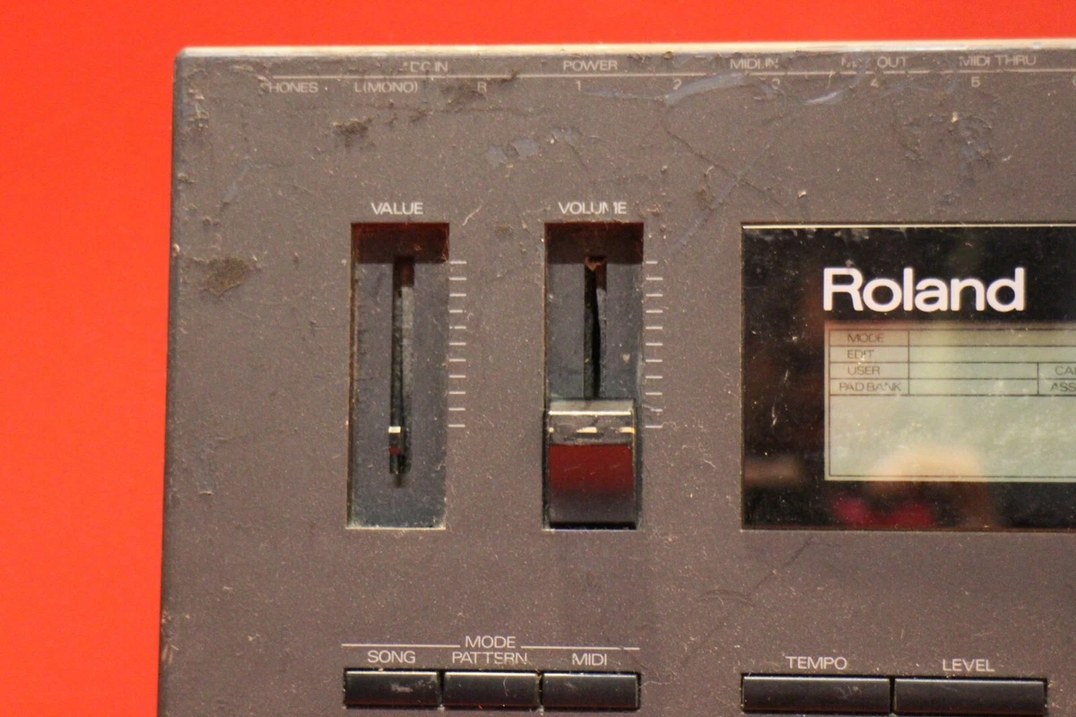 USED Roland R-8 Human Rhythm Composer Drum Machine Groove Box