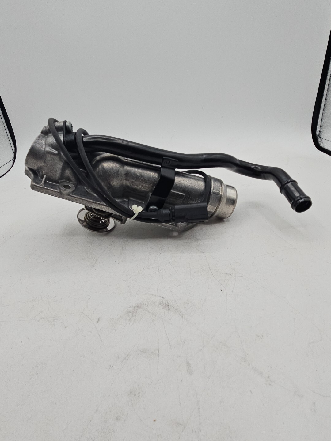 BENTLEY& R.R THERMOSTAT HOUSING ASSEMBLY(04 to 06 GT & Flying Spur)(07D121111AJ)