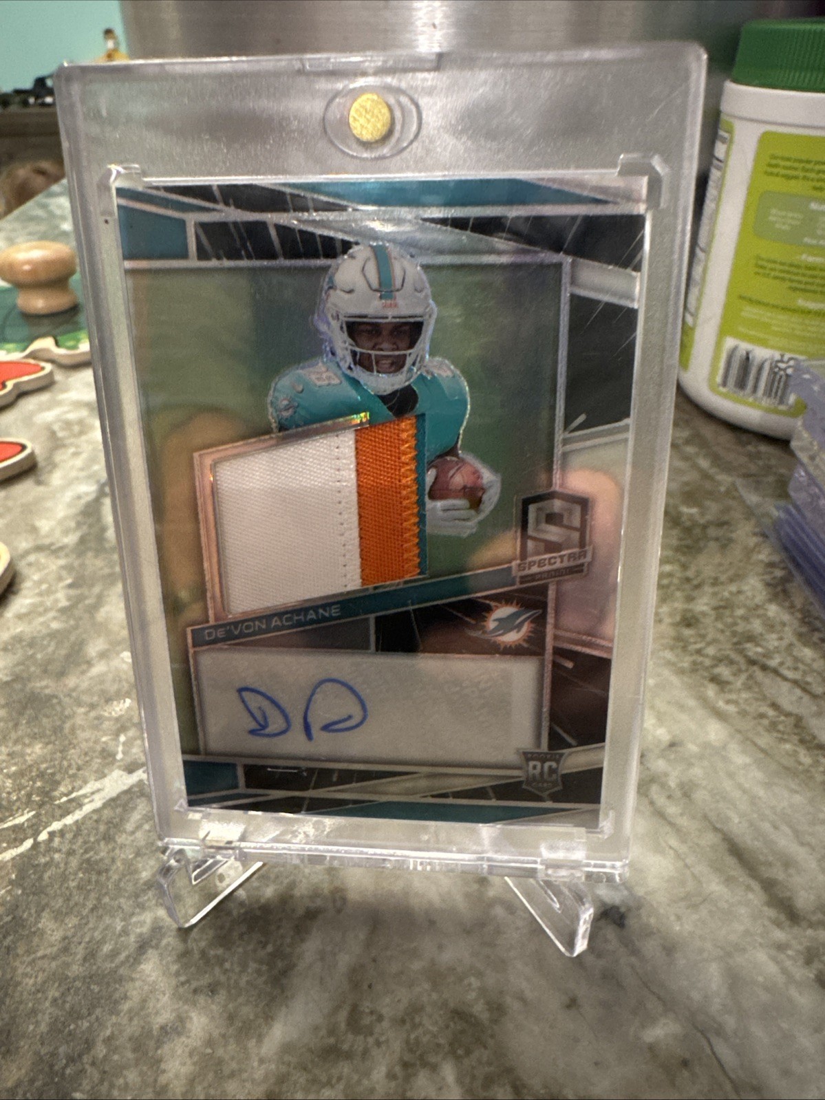 2023 Panini Spectra - Rookie Patch Autographs De'Von Achane #209 Hyper Prizm /60