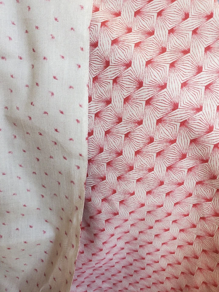 VTG OOP Jinny Beyer for RJR Fabrics Red Beige Gray Geometric Quilt 99" x 45" - Image 3 of 3