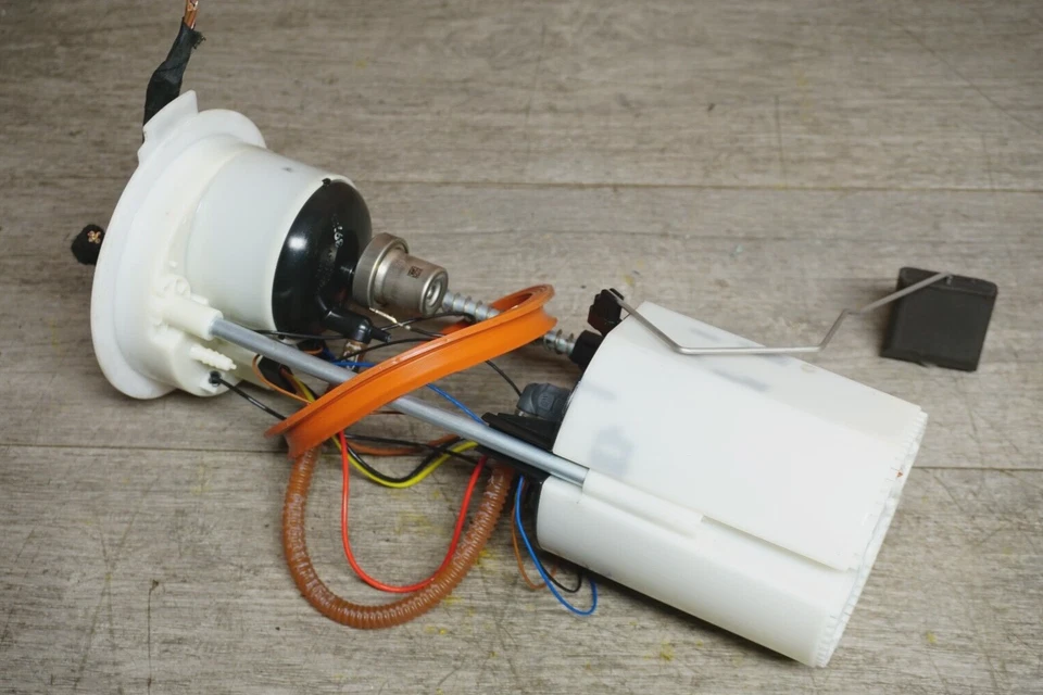 AUDI Q5 QUATTRO 8R 2013-2014 3,0 L tanque trasero bomba de combustible sensor de nivel del transmisor fabricante de equipos originales* Foto 4 de 4