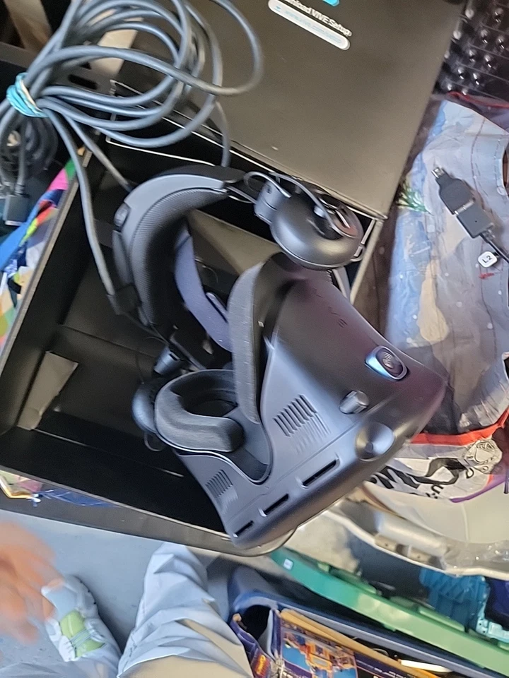 Genuine HTC VIVE Cosmos Elite VR Virtual Reality PC HEADSET + HEADPHONES + Cord - Image 4 of 4