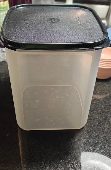Tupperware Modular Mates #4 Square 23 Cup Container 1622-3 & BLACK Lid 1623-6