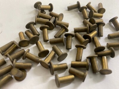 Messing Flachkopfnieten 5/32'' x 3/8'' massiv Messing kleines Modell Dampf 25 Stück