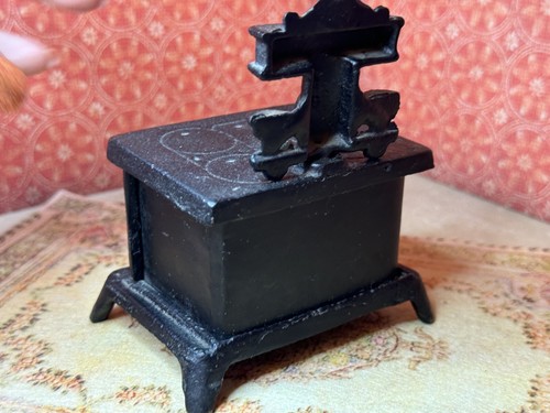 Vintage Miniature Cast Iron DOT Stove Coin Bank Cook With Cash 3.5 x 4 inch - Picture 6 of 11