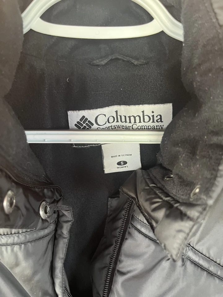 Chaqueta acolchada pequeña Columbia para mujer negra cremallera completa ligera/sin capucha Foto 3 de 4