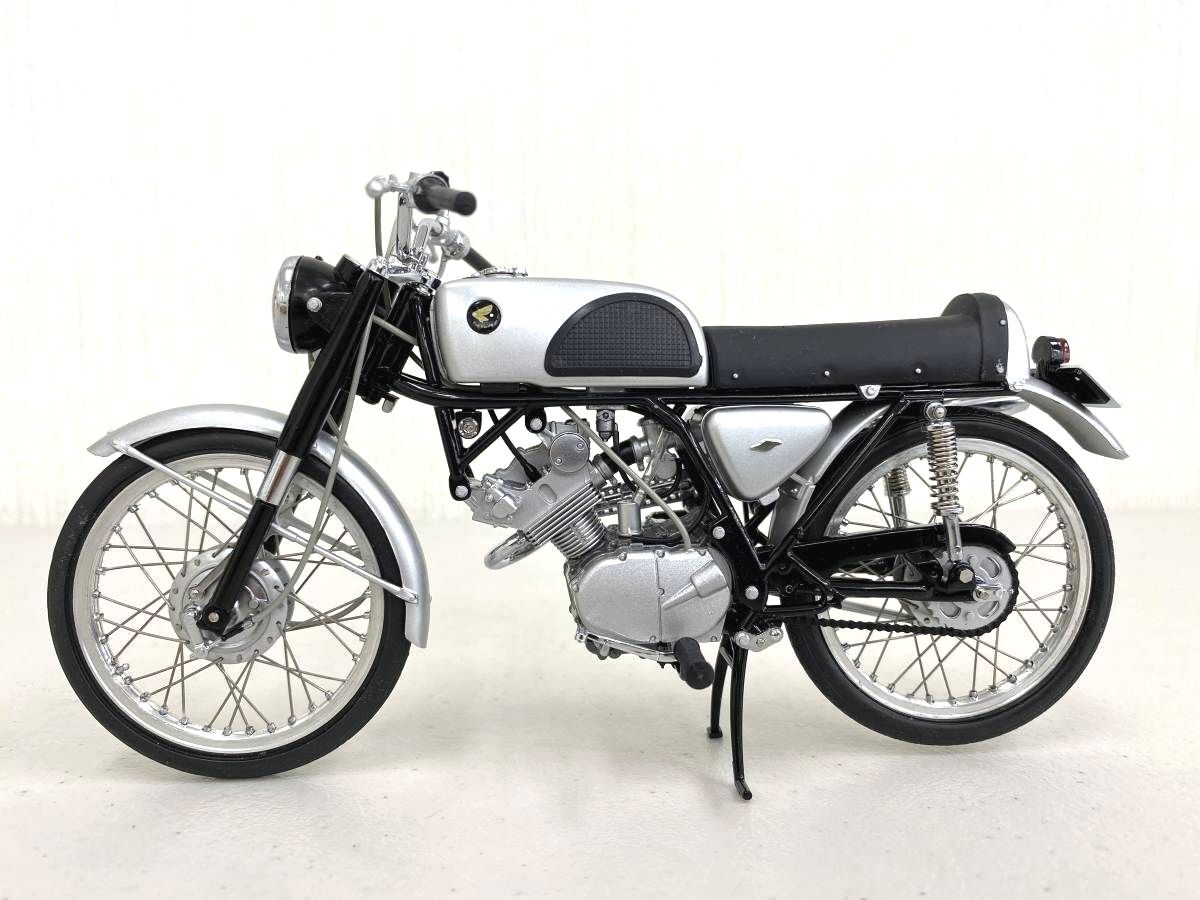 EBBRO 1/10 Scale HONDA CR110 Street 1962 Black Color w EBBRO 1/10 Scale HONDA CR110 Street 1962 Black Color w