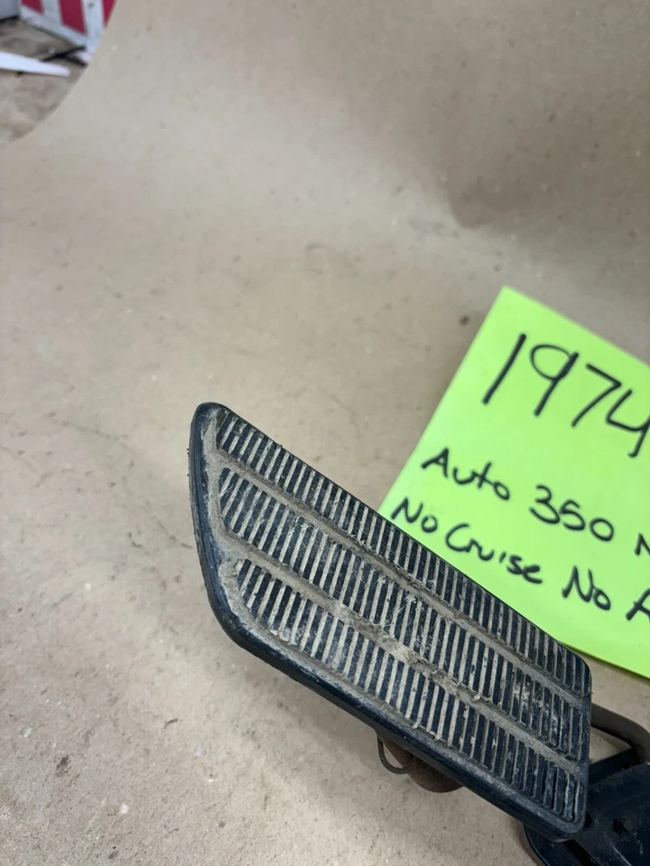 1981 1987 CHEVROLET GMC K10 K5 K20 K30 Throttle Pedal Assembly Mount Pad Bracket - Image 2 of 4