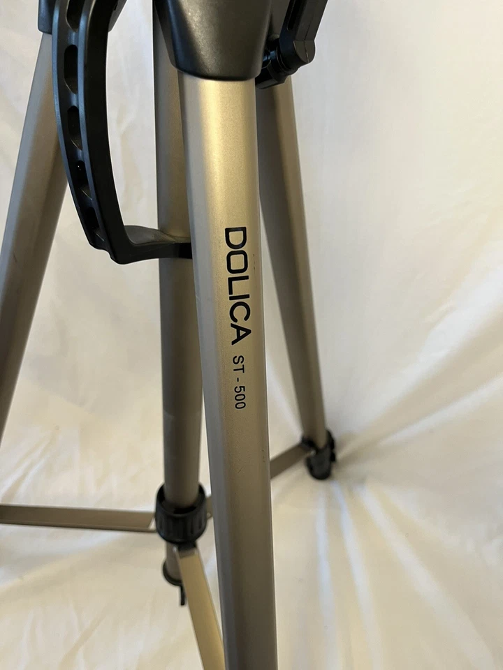 Dolica ST-500 Camera Tripod 68" with Case - Image 3 of 4