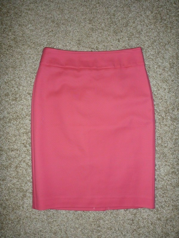 Gorgeous NWT Ann Taylor Pink Pencil Skirt Size 0