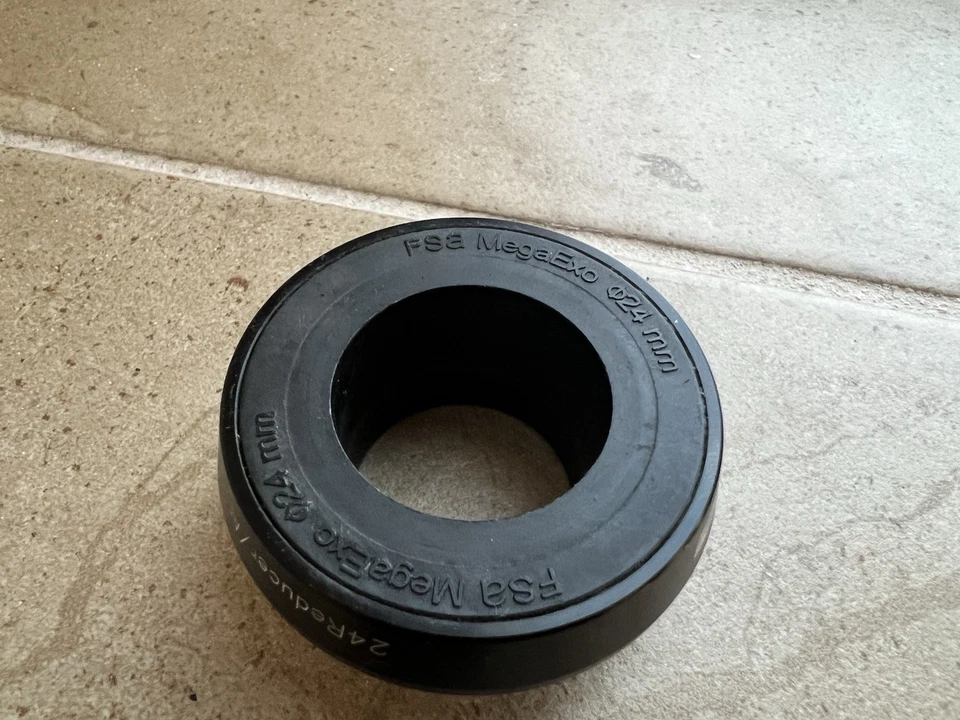 FSA Bottom Bracket Adapter Reducer (EE085) - PF30 to 24mm bb30 to shimano crank - Image 2 of 4