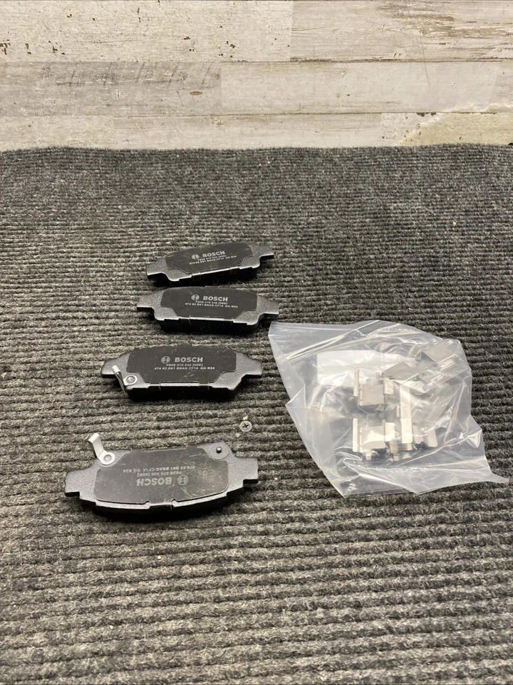 Juego de pastillas de freno de disco trasero Bosch BC995 para Toyota Sienna 2004-2010 Foto 2 de 4