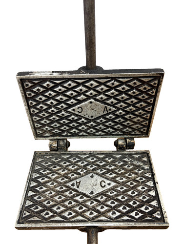 Vintage Baccellieri Mfg Co. Antique Italian Pizzelle Cookie Iron - GREAT SHAPE!