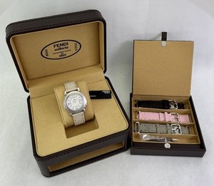 ピンクの猫 FENDI selleria 8100M ウォッチBOX付き