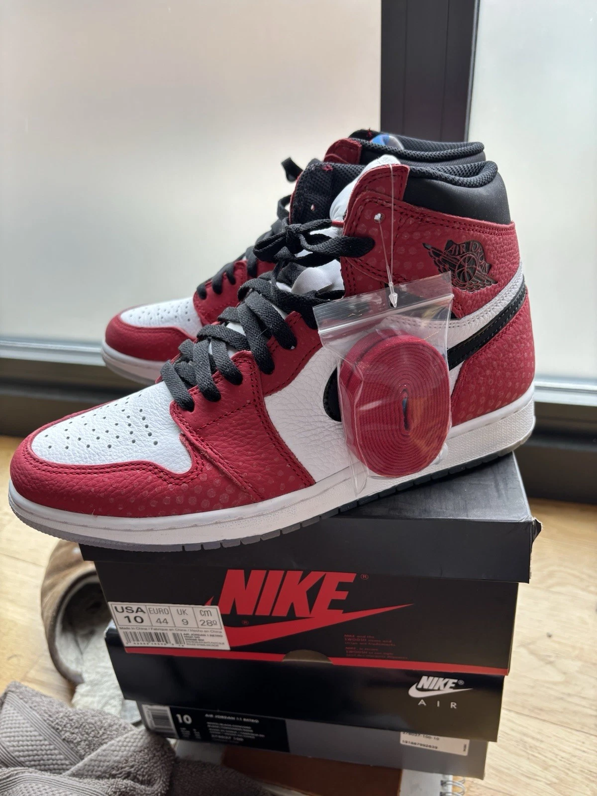 Nike Air Jordan Retro 1 OG High Spider Man Origin Story
