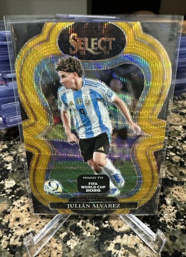 2025-26 Panini Select Road to World Cup - JULIAN ALVAREZ Gold Wave Prizm # /10