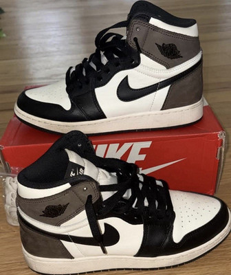 Nike Air Jordan 1 Retro High OG Dark Mocha High Top Sneakers