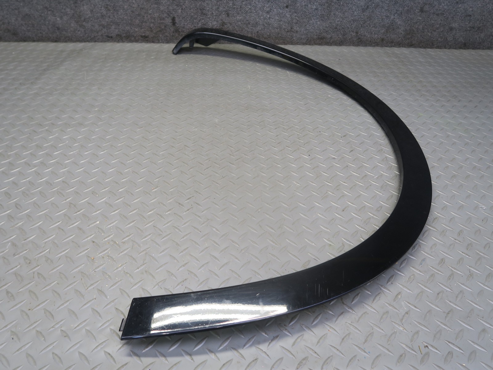 2017-2020 MASERATI LEVANTE M161 REAR LEFT FENDER FLARE LINER WHEEL TRIM MOLDING