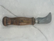 Vintage Linoleum Carpet Carpenter Knife with Wooden Handle