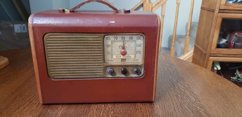 Vintage RCA Victor Radio W/Police Channel - Does Not Power Up