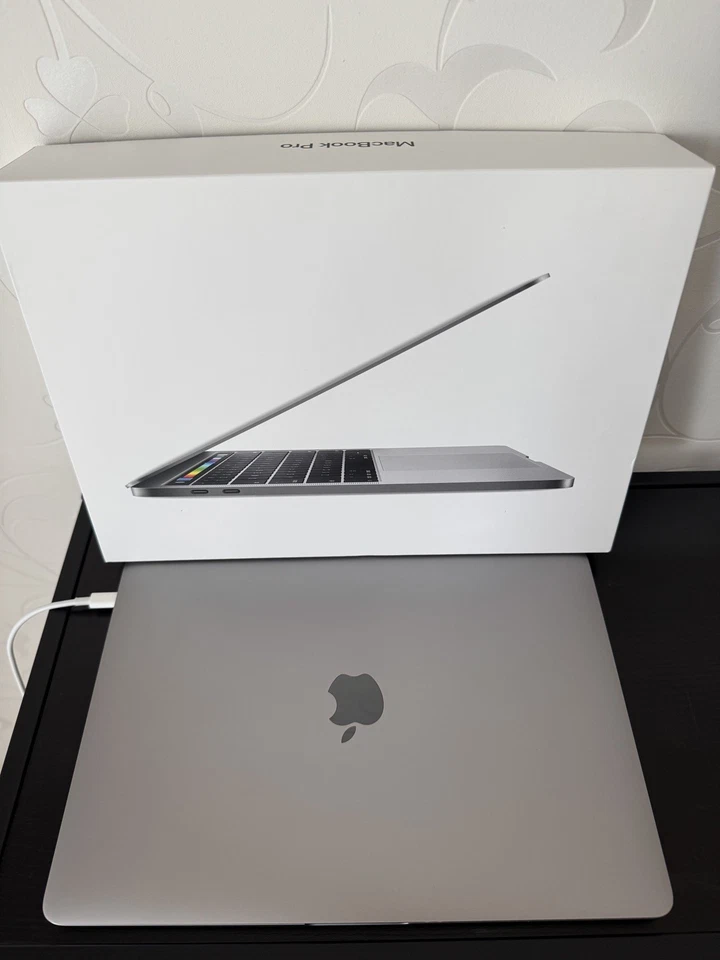 Apple MacBook Pro 13,3 Zoll Retina Display 1TB SSD,16GB RAM,Space Grau,2017,i7 - Bild 2 von 4