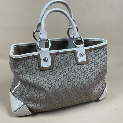 DKNY Clutch Achsel Handtasche Canvas Logo Muster Lederbesatz mittelbraun weiß