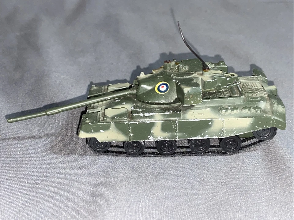 Vintage 1970s Zylmex T402 Chieftan Tank British Army Made Hong Kong - Image 3 of 4