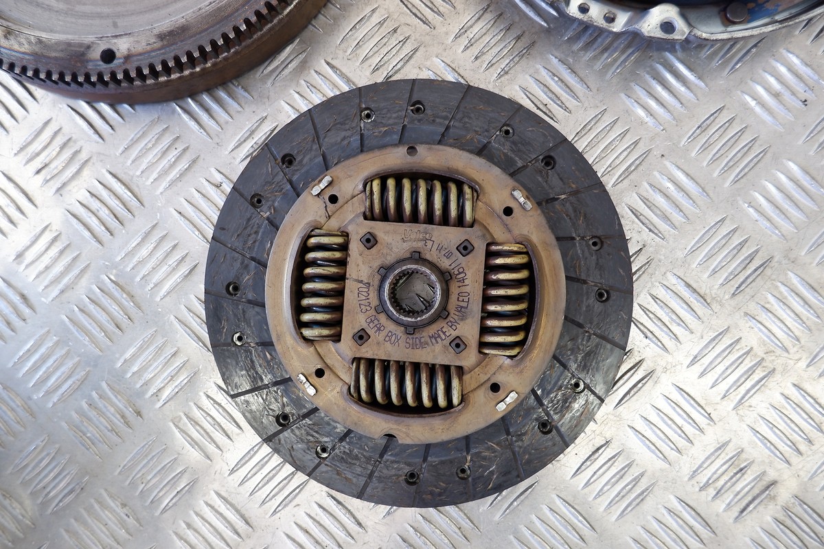 VW PASSAT B6 1.9TDI FLYWHEEL WITH CLUTCH 702098 702123 701793 | eBay