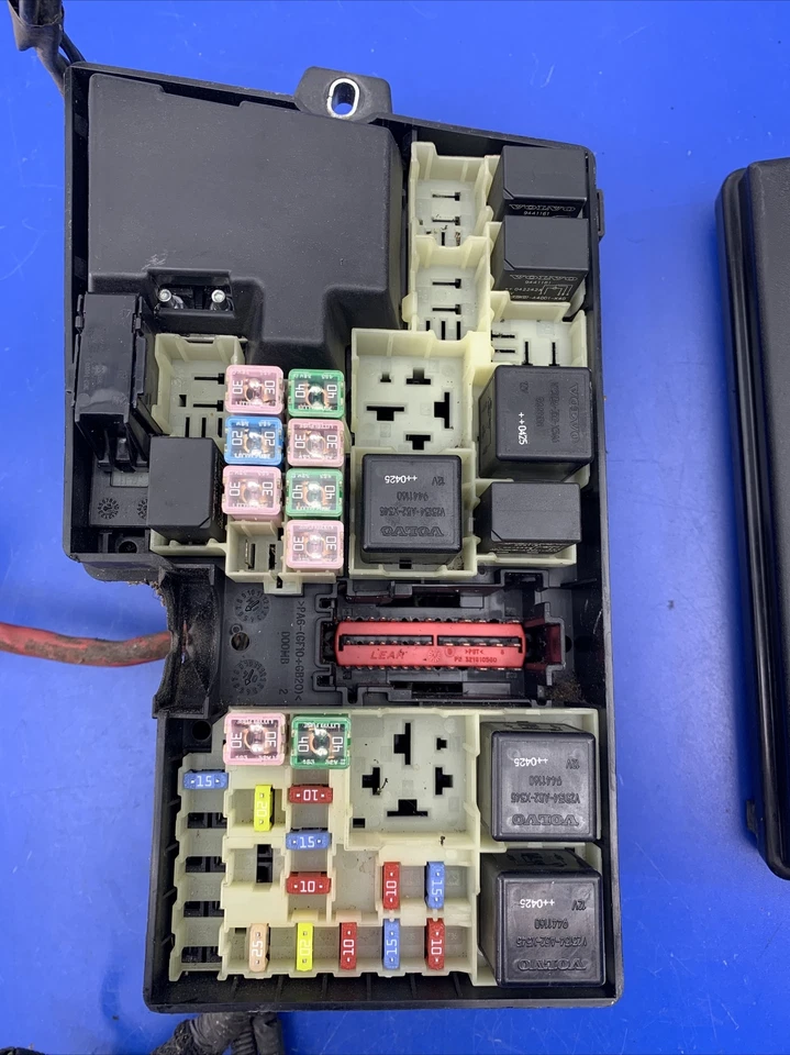 Unidade de painel bloco de junção relé caixa de fusíveis motor Volvo S40 V50 2005-2009 30737017 - Imagem 2 de 4