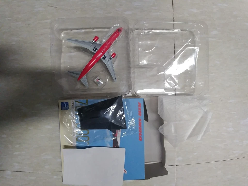 Dragon #55278 1/400 Air India B767-300 ~ G-CDPT (Airline) - Image 4 of 4