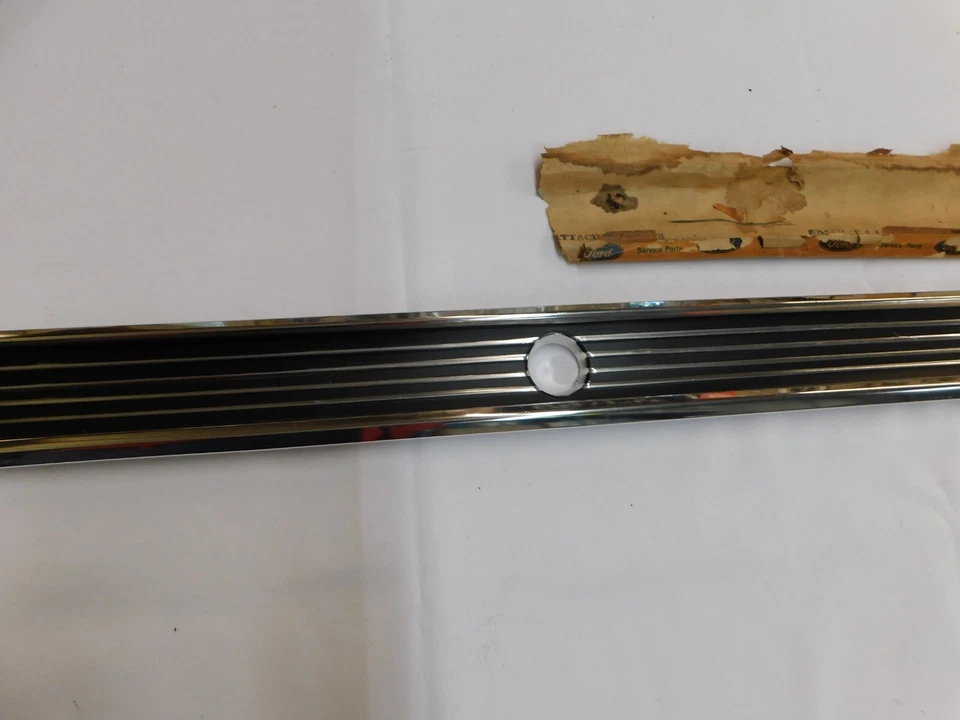 Nuevo de Lote Original Ford 1968 Mercury Monterey Montclair Cubierta Tapa Maletero Moldura Borde Foto 3 de 4