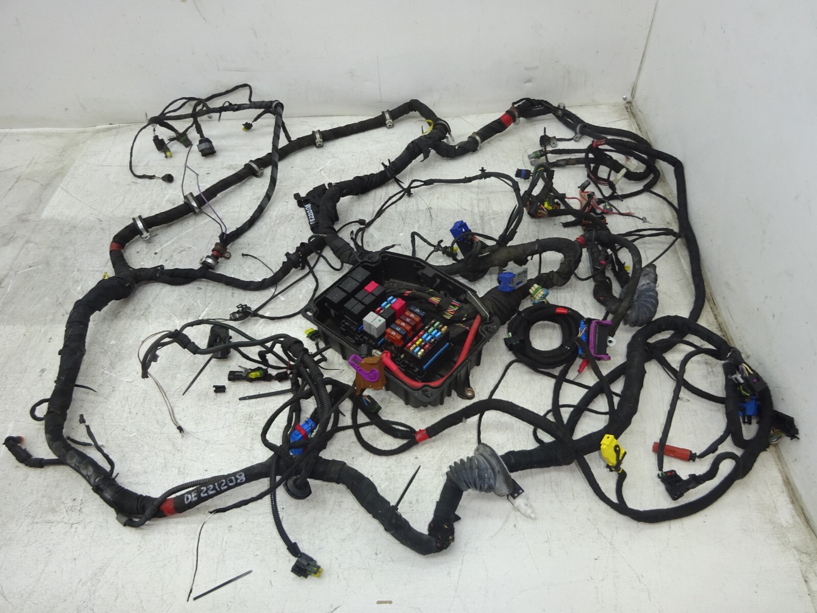 04-08 Maserati Quattroporte Engine Wiring Harness Right Fuse Box OEM DE221208